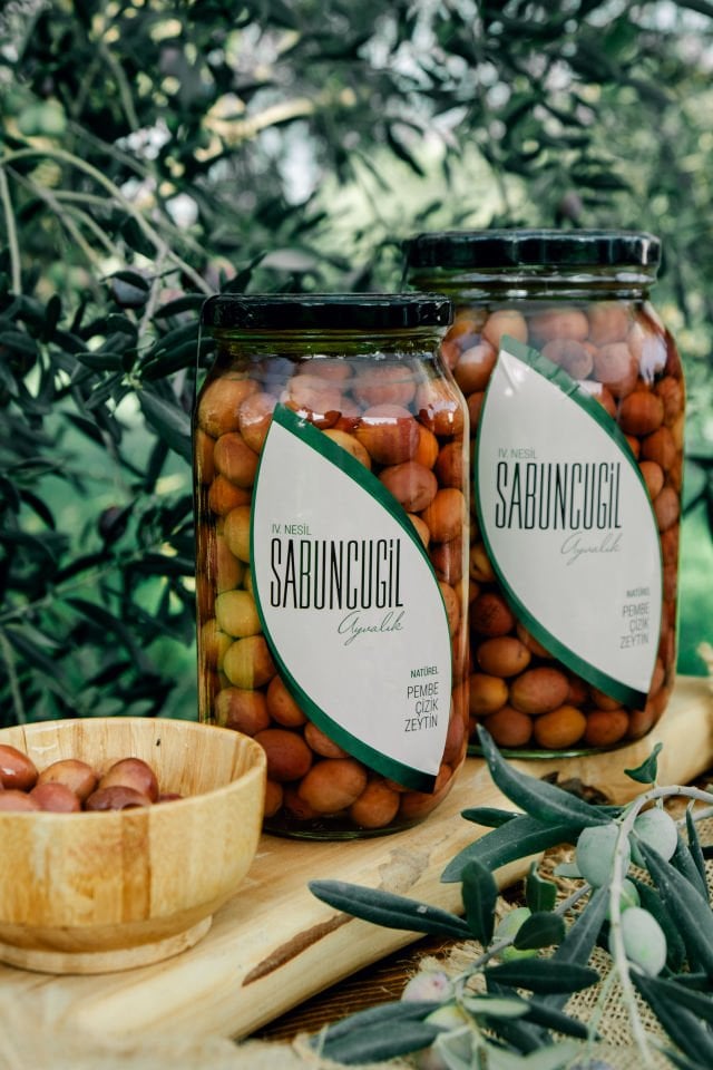 Ayvalık Natürel Pembe Çizik Zeytin 1000 cc